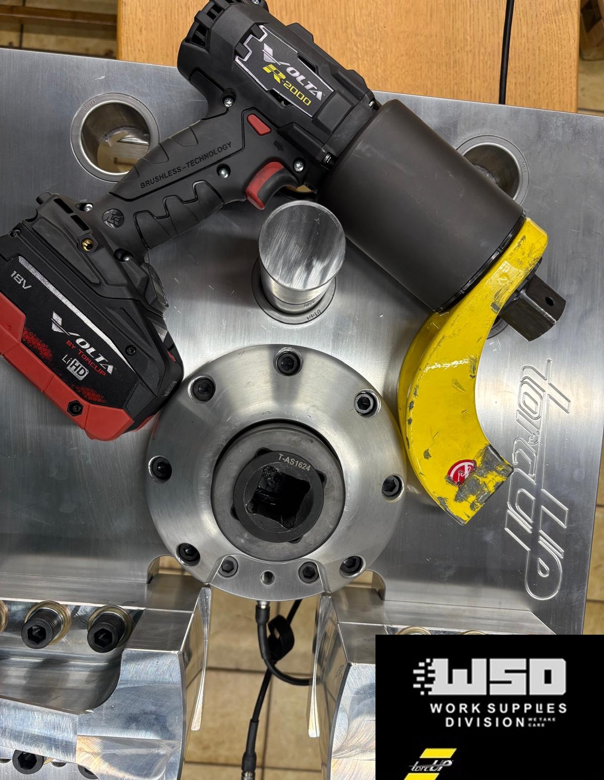 Llave dinamométrica a batería TorcUP Volta VTR2000 en un banco de pruebas de WSD